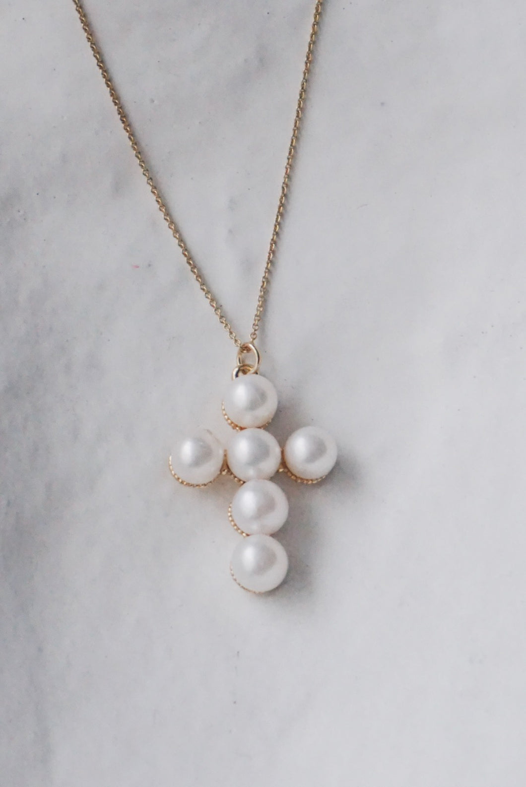 Cross pearl chain necklace
