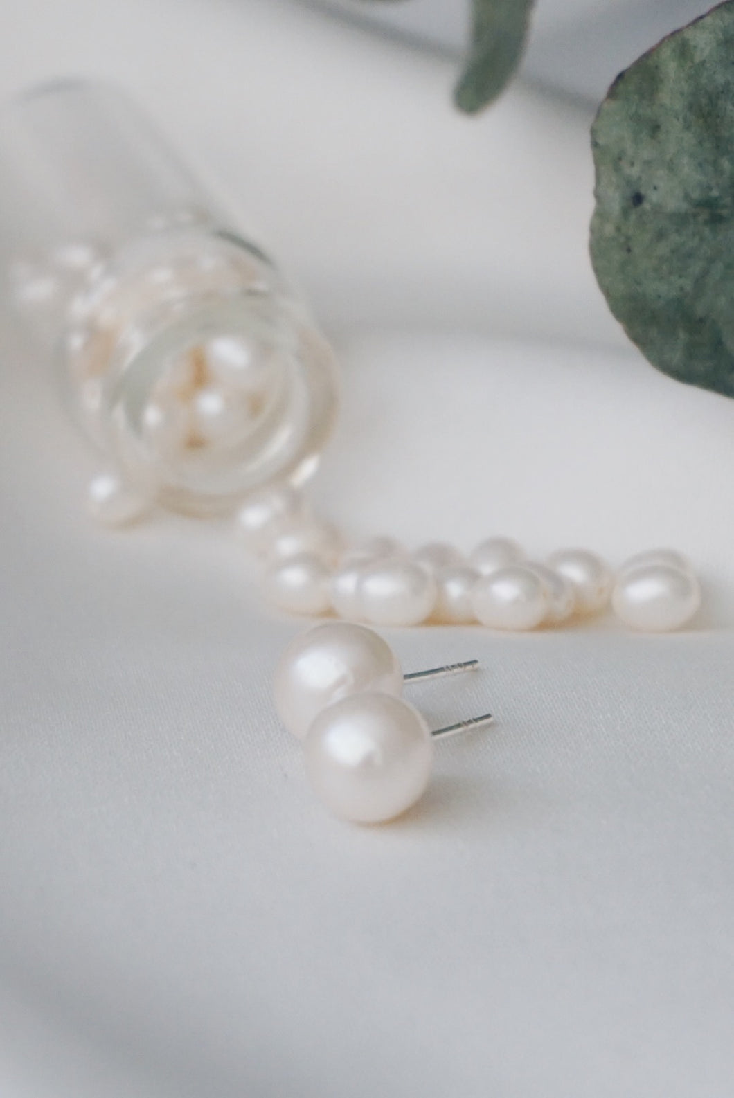 Delicate pearl earrings CDIEM Accessories
