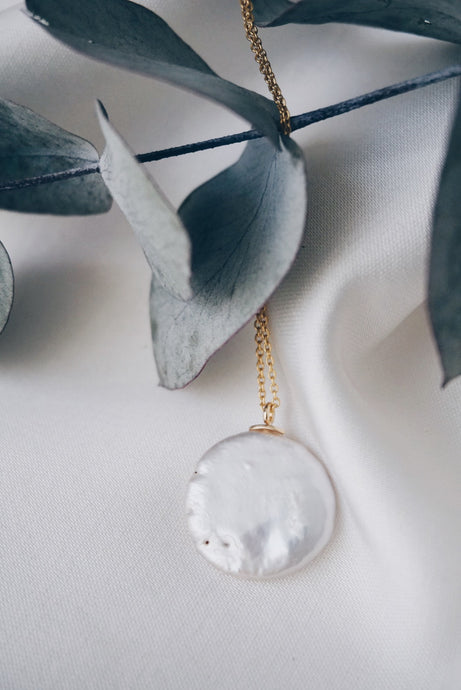 Round pearl necklace