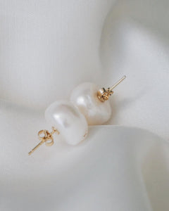 Mia white pearl earrings