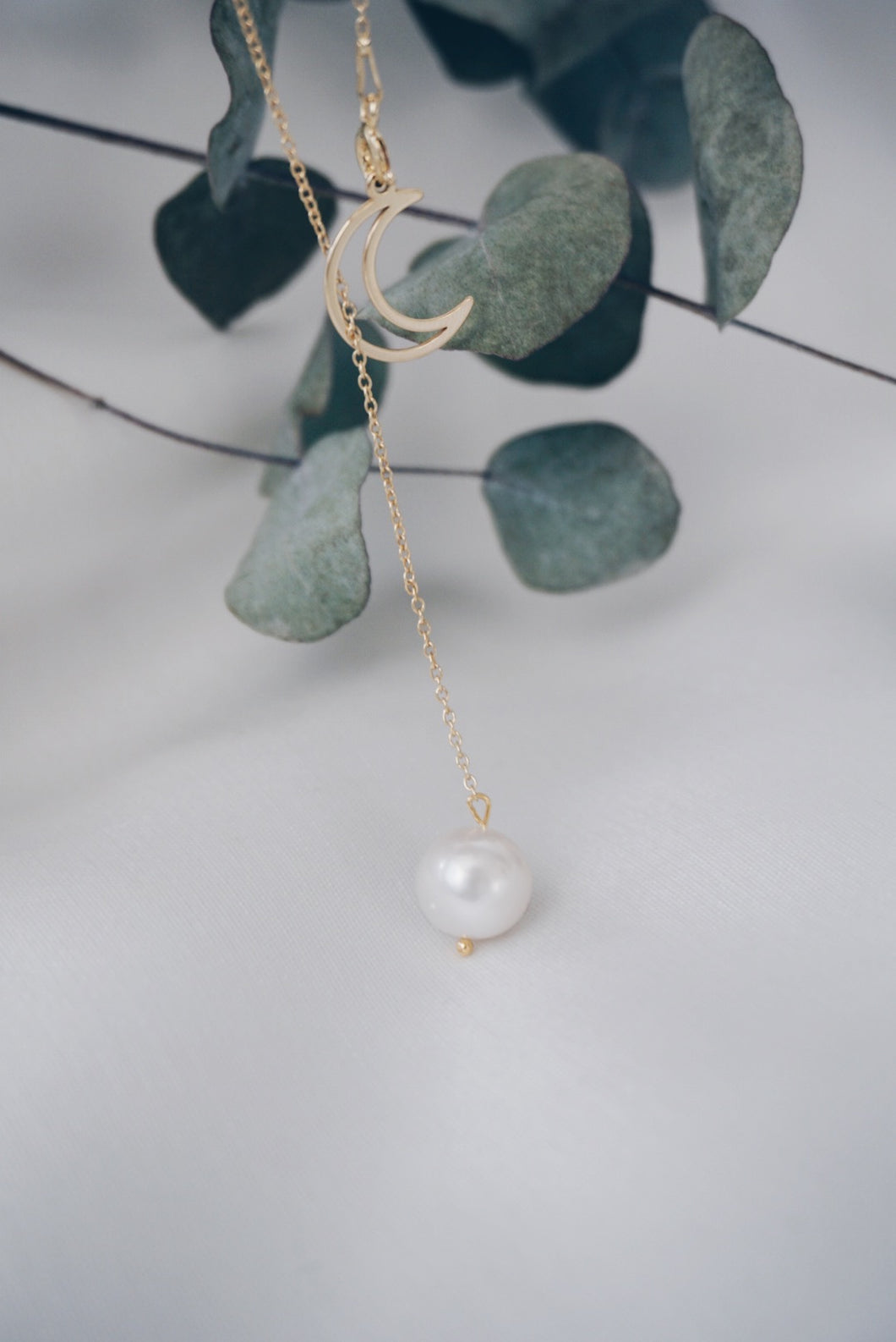 Moon pearl chain necklace