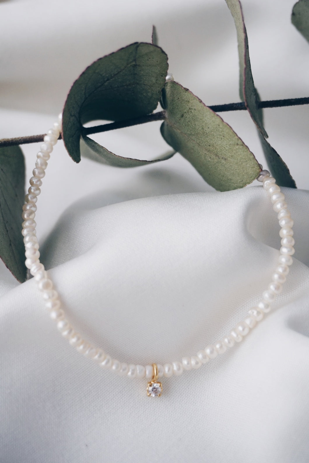 Delicate crystal pearl ankle bracelet