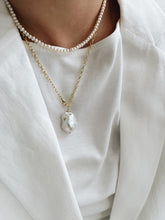 Ami bead pearl necklace