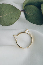 Dainty cat ring