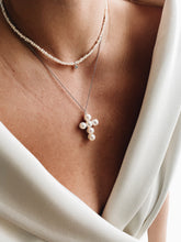 Delicate crystal pearl necklace