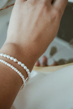 Simple pearl bracelet