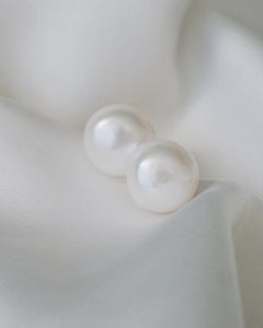 Mia white pearl earrings