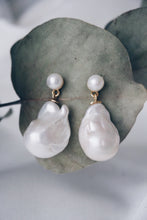 Balance pearl earrings